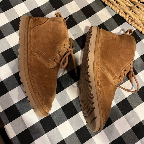 UGG Classic Tan Suede Boots - Picture 3 of 14